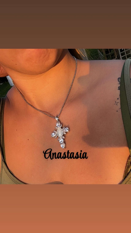 Colier Anastasia croix argenté